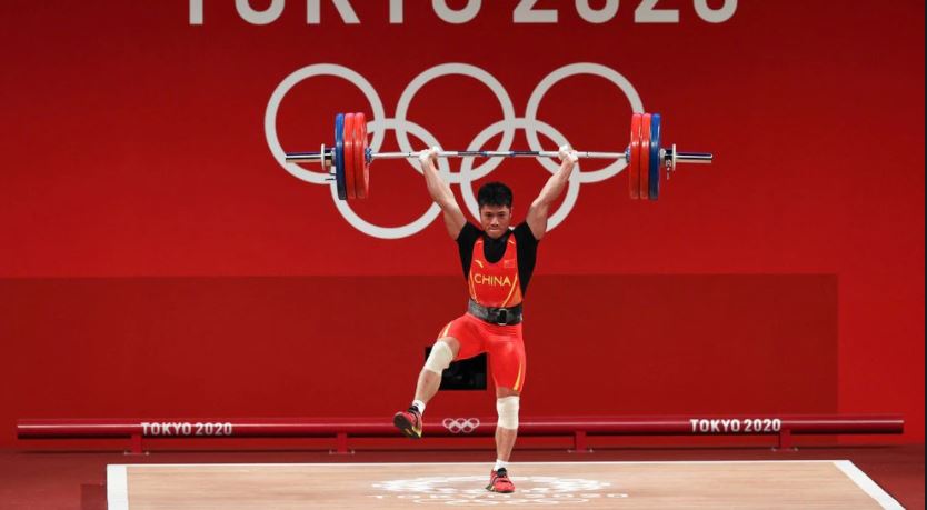 ¡Increíble! Levantador de pesas chino ganó oro con una técnica nunca antes vista (Video)