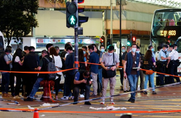 Hombre apuñaló a un policía y luego se suicidio en Hong Kong