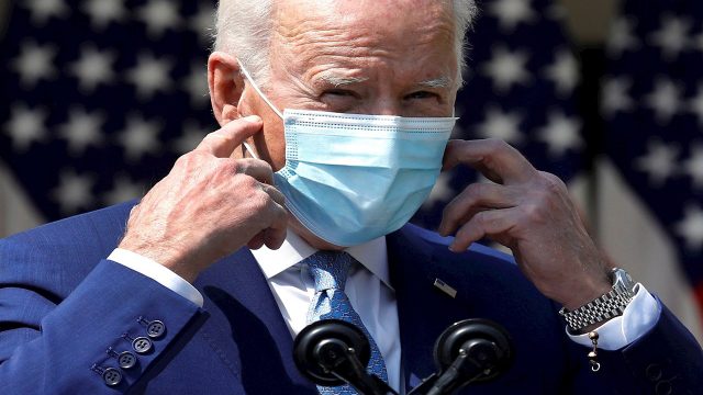 Los no vacunados: La otra pandemia con la que tiene que lidiar Biden