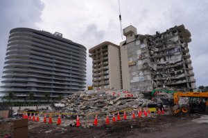 Pánico y miedo: Detalles de los llamados de emergencia tras derrumbe del edificio en Miami
