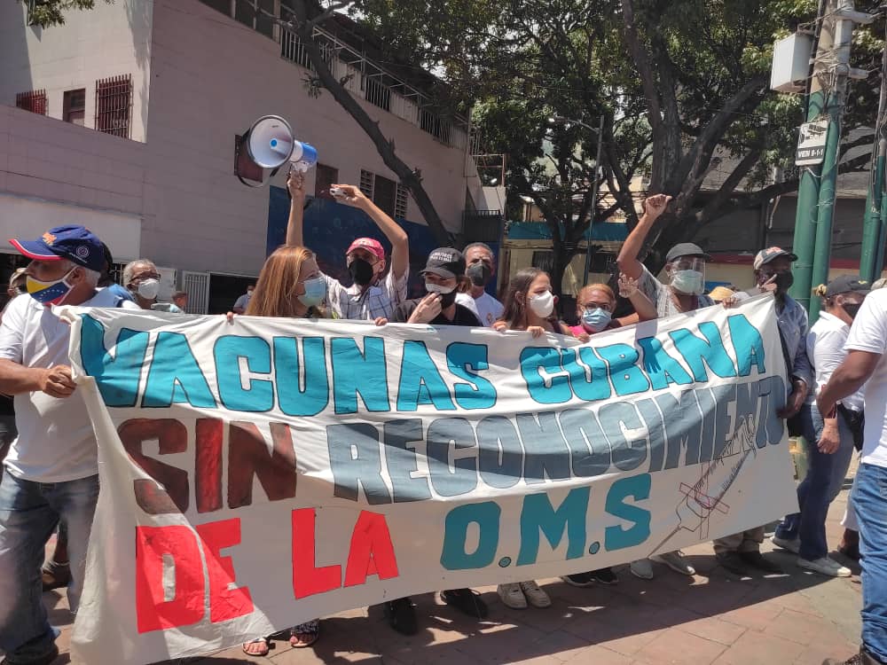 Vecinos en Vargas rechazaron vacunarse con polémica dosis cubana (Fotos y video)