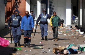 Aumentaron a 117 los muertos tras ola de violencia en Sudáfrica