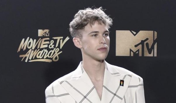 La estrella de Netflix Tommy Dorfman se declaró transgénero