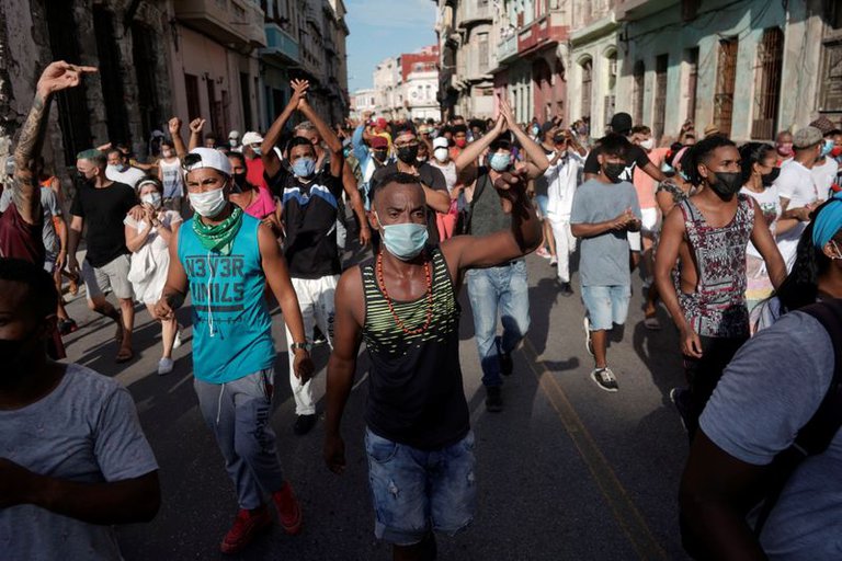 Casi 60 cubanos han sido procesados por participar en protestas contra la dictadura