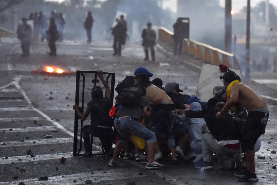 Hubo presencia de paramilitares en 27 ciudades durante las protestas en Colombia