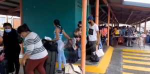 Cientos de venezolanos se preparan para regresar desde Trinidad y Tobago (VIDEO)