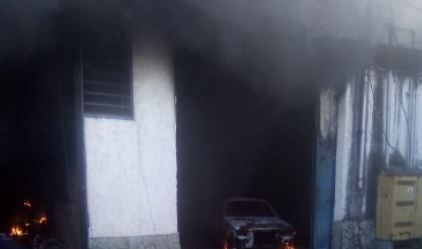 VIDEO: Reportaron fuerte incendio este #23Jul en zona industrial de San Isidro, Petare