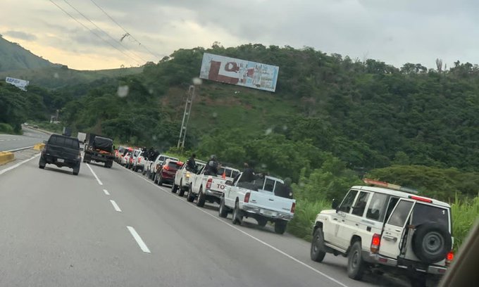 Reportan una caravana de la policía en la ARC a la altura del peaje de Las Tejerías #1Jul (FOTOS)
