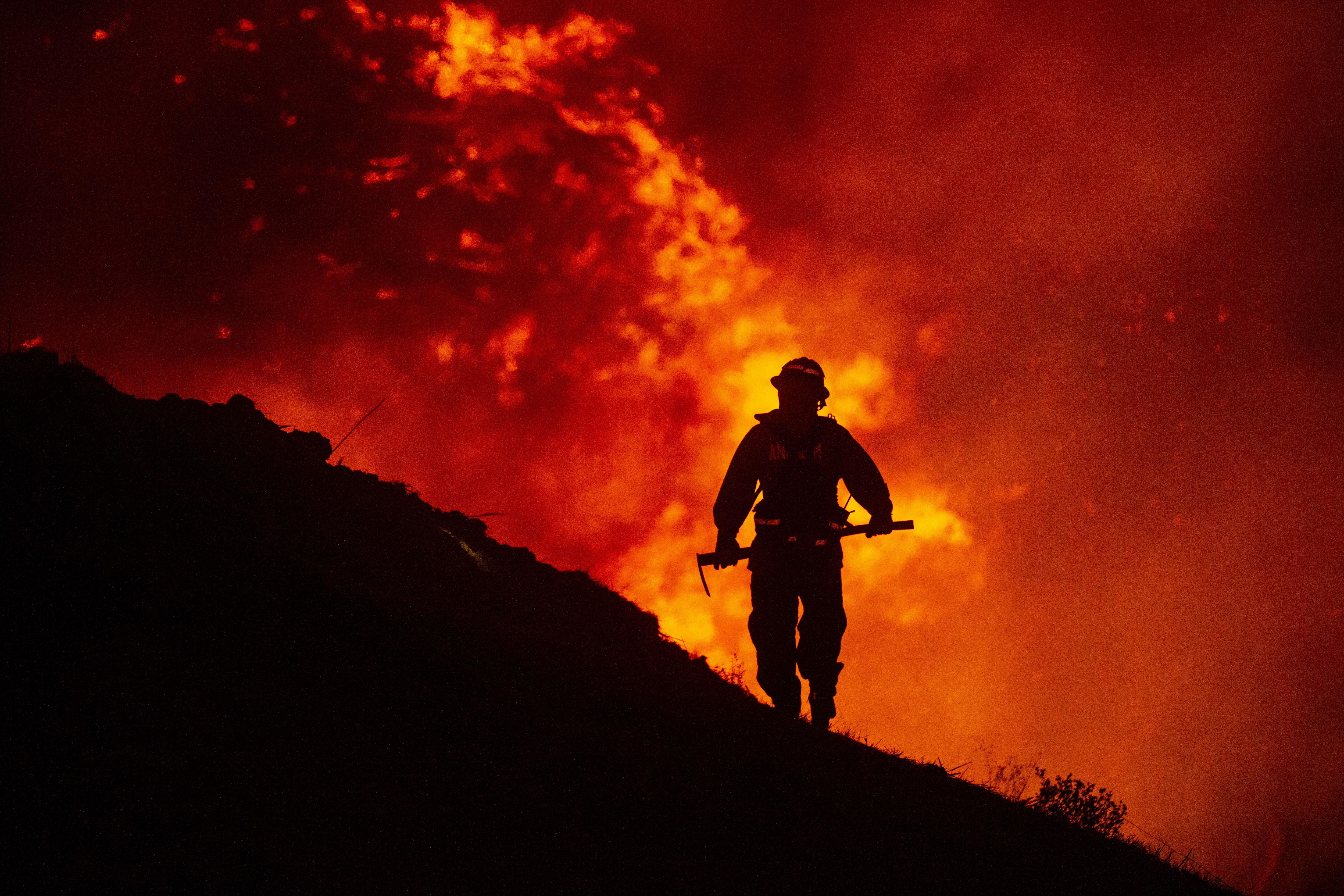 Gran incendio de California ya alcanzó las 99 mil hectáreas