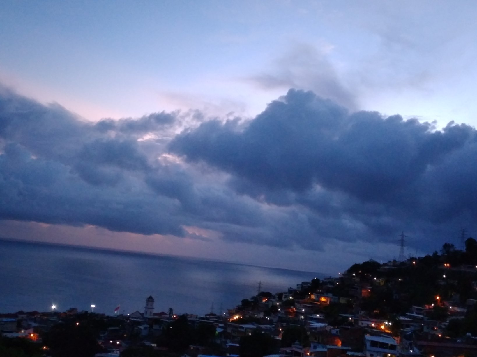La Guaira amanece este #29Ago con lluvia ligera (Video)