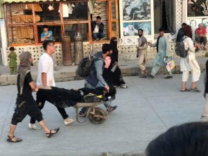 Reportan soldados estadounidenses heridos tras la explosión en las cercanías del aeropuerto de Kabul