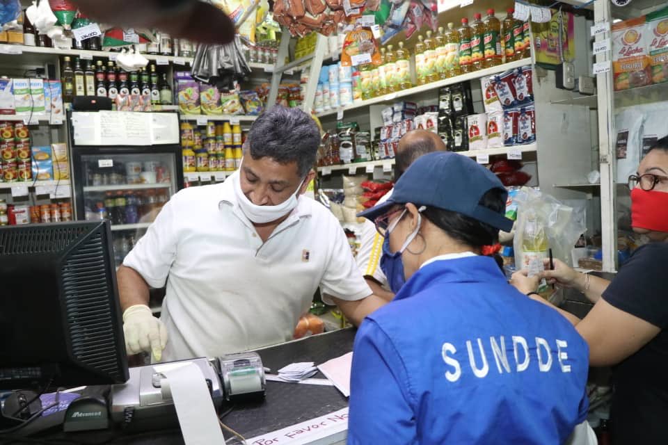 El régimen de Maduro no cede en su intención de controlar los precios y amenaza con más fiscalización