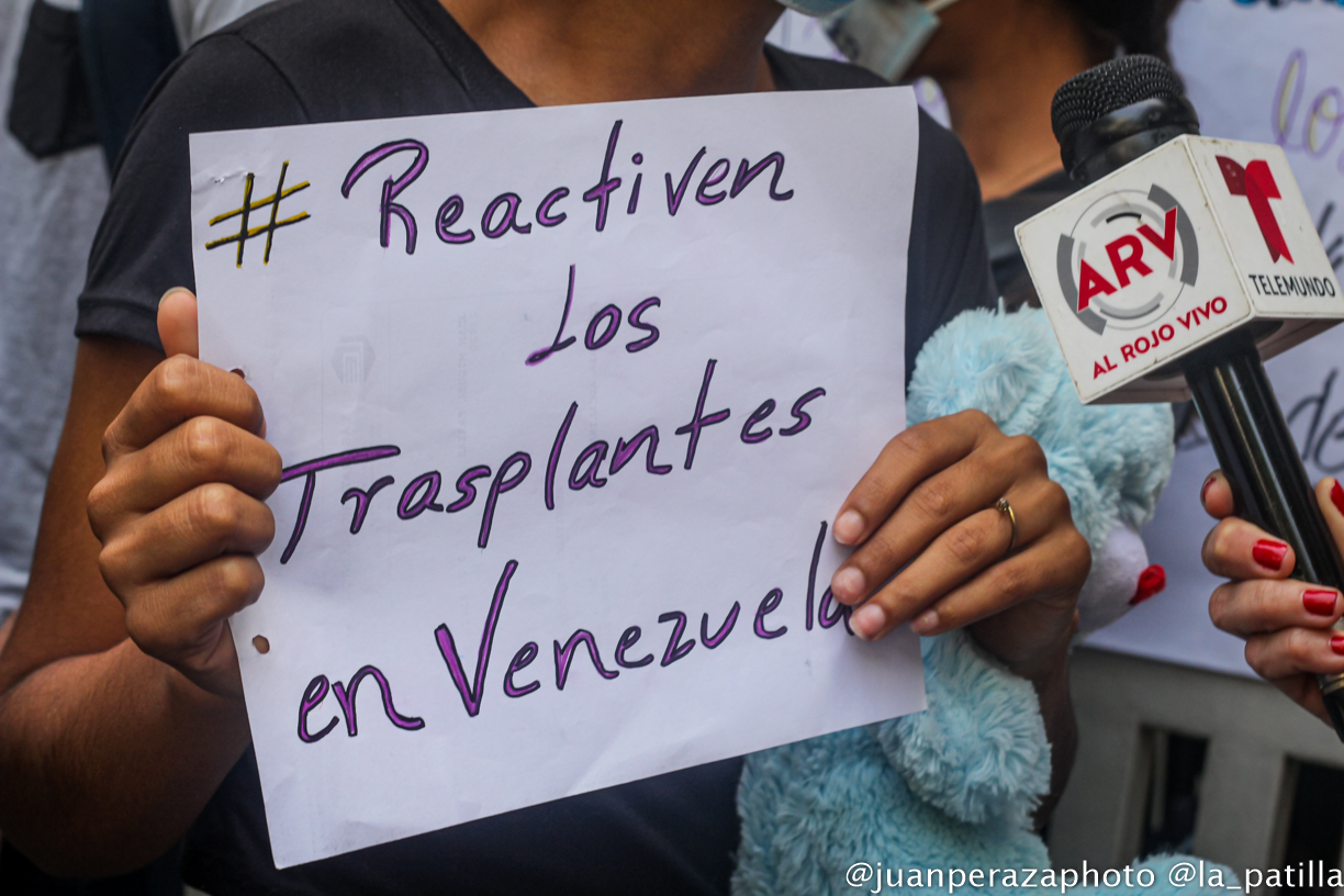 Protestaron en el JM de los Ríos para exigir que se reactiven los trasplantes este #17Ago (Imágenes)