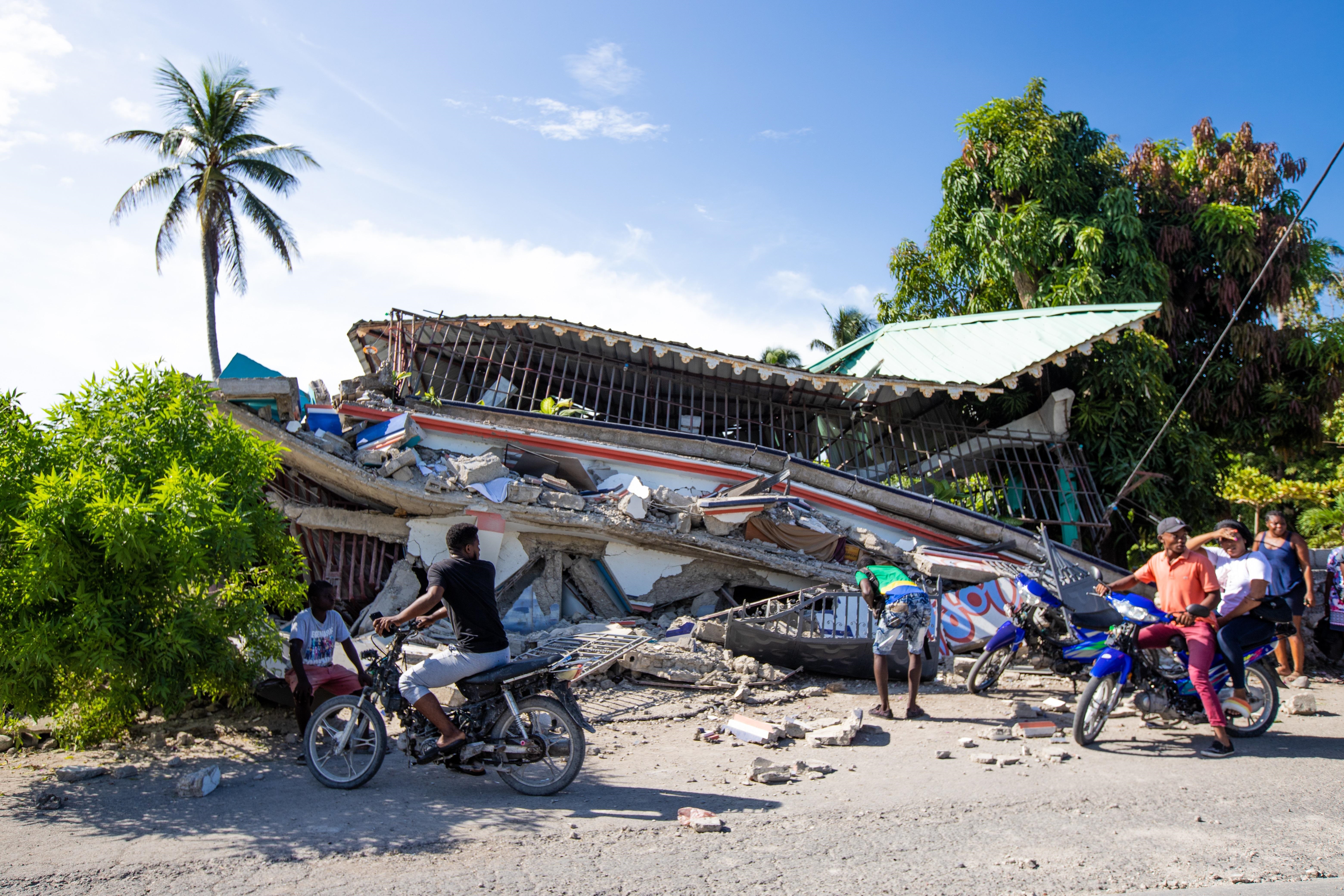 Número de fallecidos por devastador terremoto en Haití sobrepasó las 300 víctimas