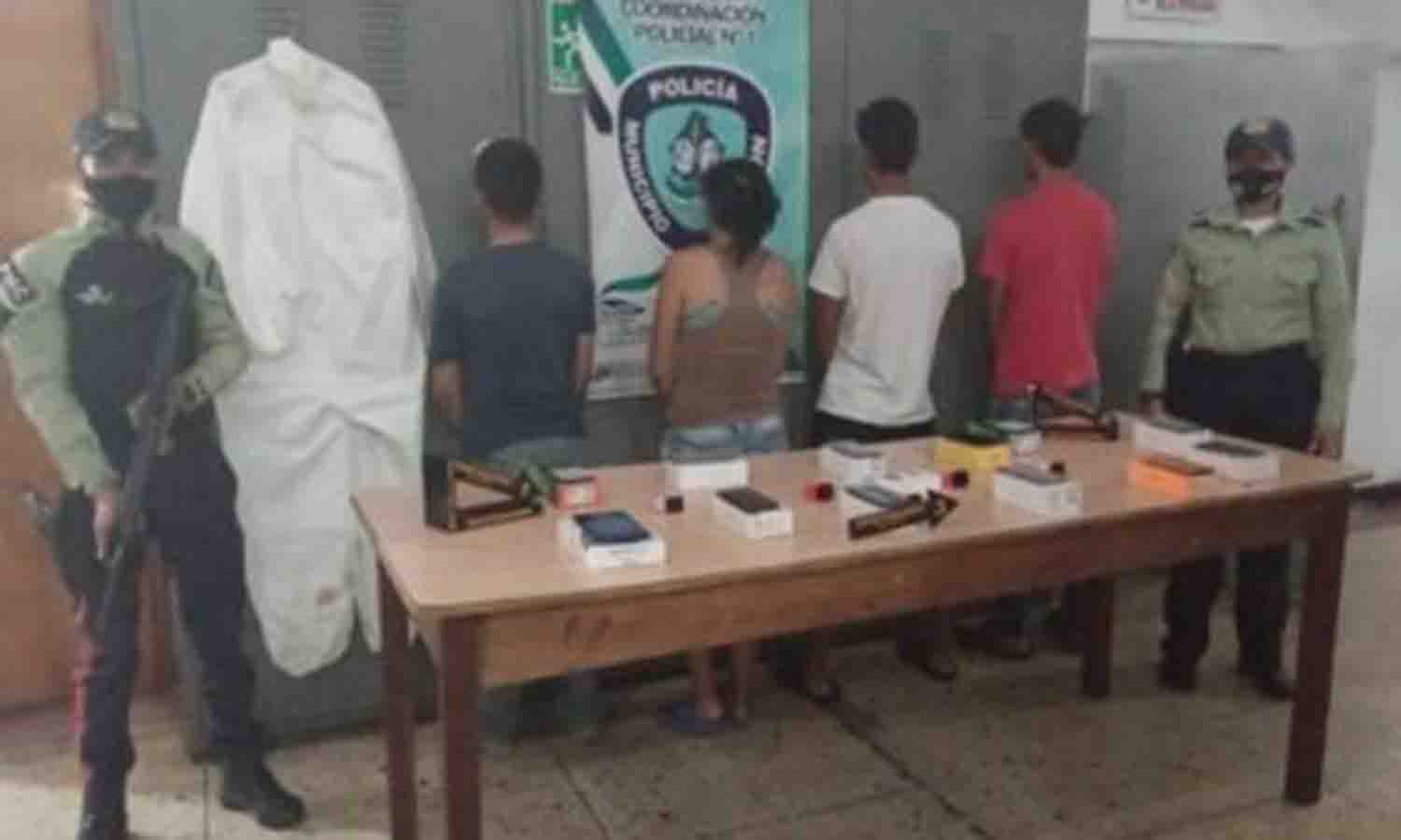 Fue detenida una banda que usaba trajes antiCovid para cometer delitos en Zulia