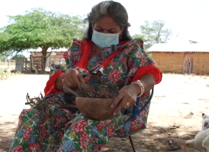 Sueños, hierbas y tapabocas: Los indígenas wayus en Colombia enfrentan el Covid-19 combinando tradición y medidas sanitarias