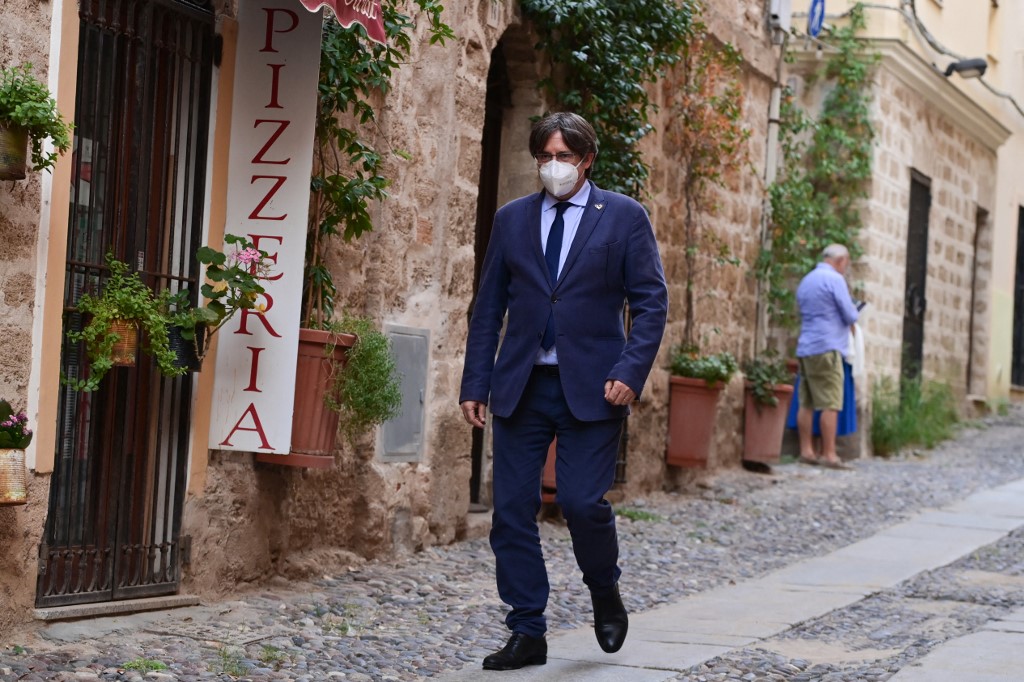 “Seguiré peleando”, dice Puigdemont durante baño de multitudes en Cerdeña tras liberación