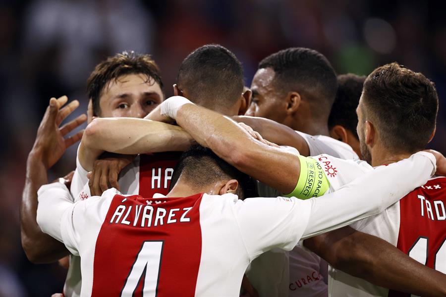 Ajax doblegó a Besiktas y se colocó como líder de su grupo en Champions