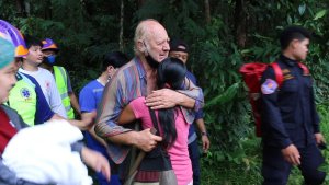 Se reencontró con su esposa tras pasar tres días perdido en un bosque de Tailandia (Fotos)