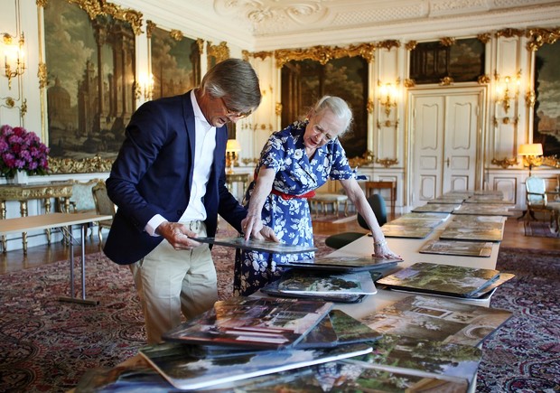 La reina Margarita II de Dinamarca diseñará la escenografía y el vestuario para una película de Netflix