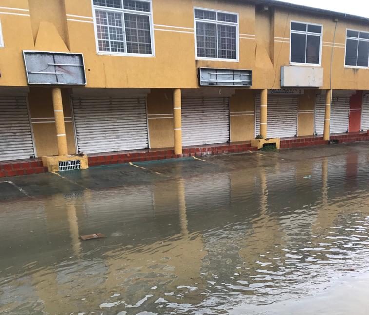 Fuertes lluvias ocasionaron severas inundaciones en Ciudad Ojeda (FOTOS)