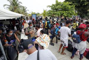 Nueva crisis por miles de migrantes represados en la frontera entre Colombia y Panamá