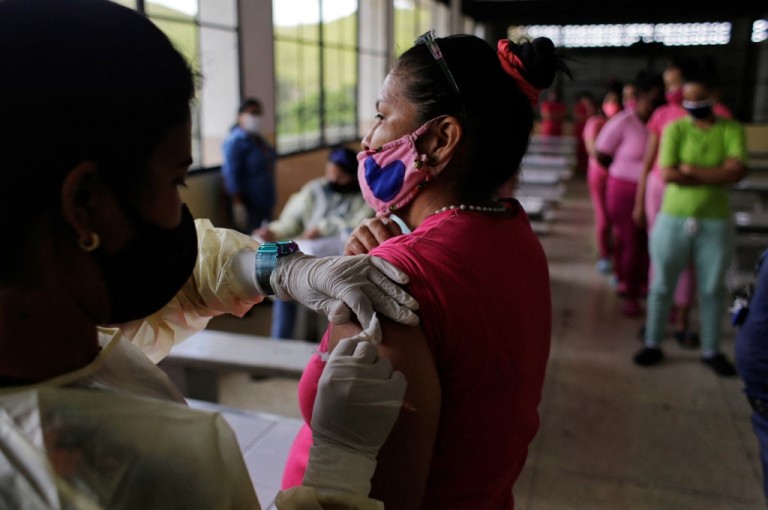 Vacunación en prisión contra el Covid-19 en Venezuela: “Atención a cuenta gotas” (VIDEO)