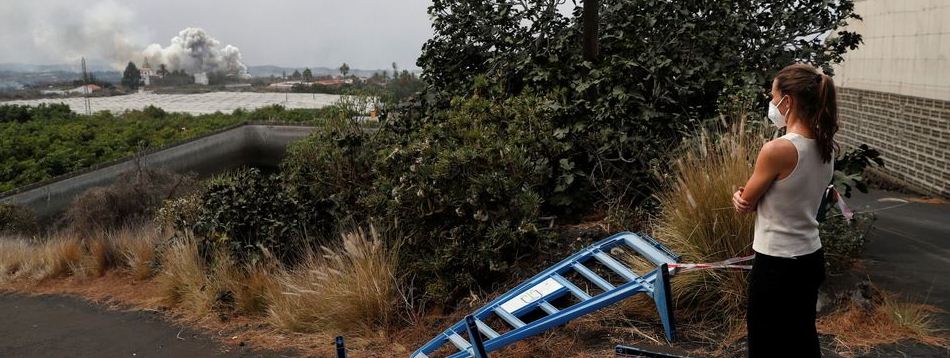 La lava atraviesa La Laguna, otro barrio en La Palma y amenaza con causar más estragos