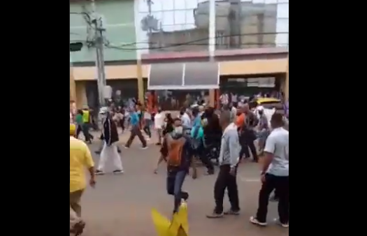 Colectivos arremetieron contra Manuel Rosales con lacrimógenas en Zulia (VIDEO)