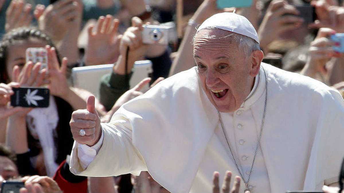 El papa Francisco aboga por un salario universal y la reducción de la jornada laboral