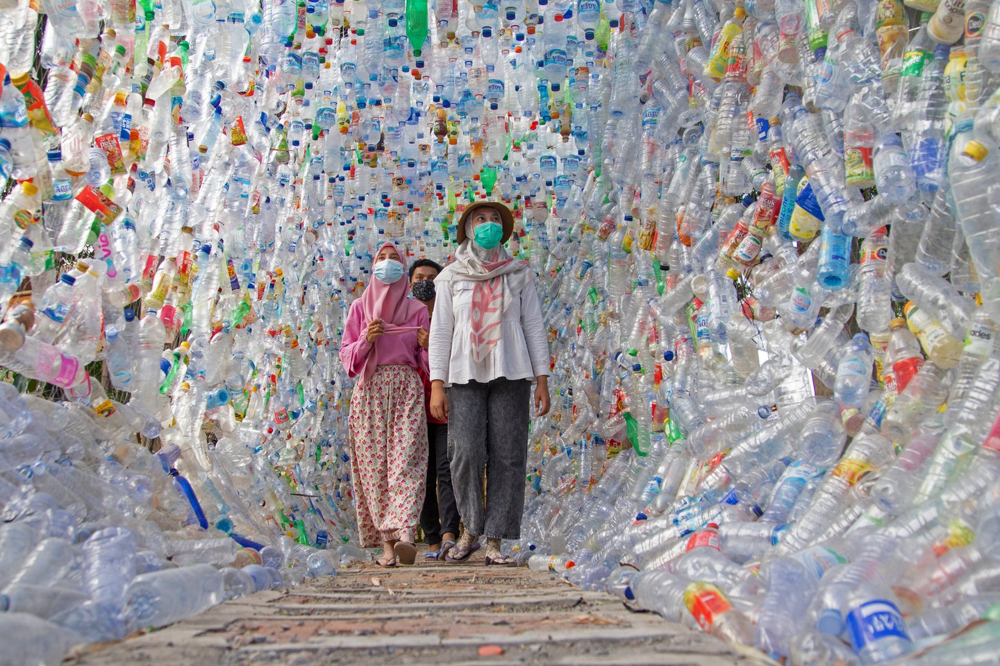 El impactante museo hecho con plásticos que habían sido arrojados al agua como basura (FOTOS)