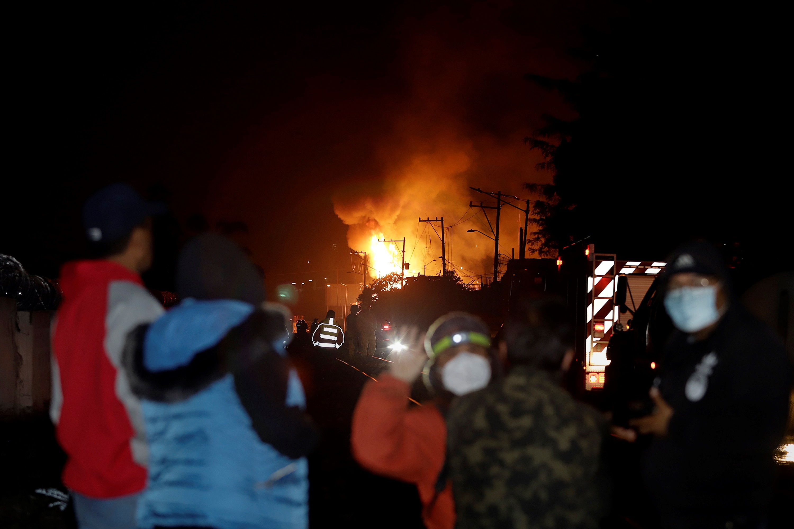 Explosión de un gasoducto de la petrolera Pemex dejo al menos un muerto y 15 heridos en México