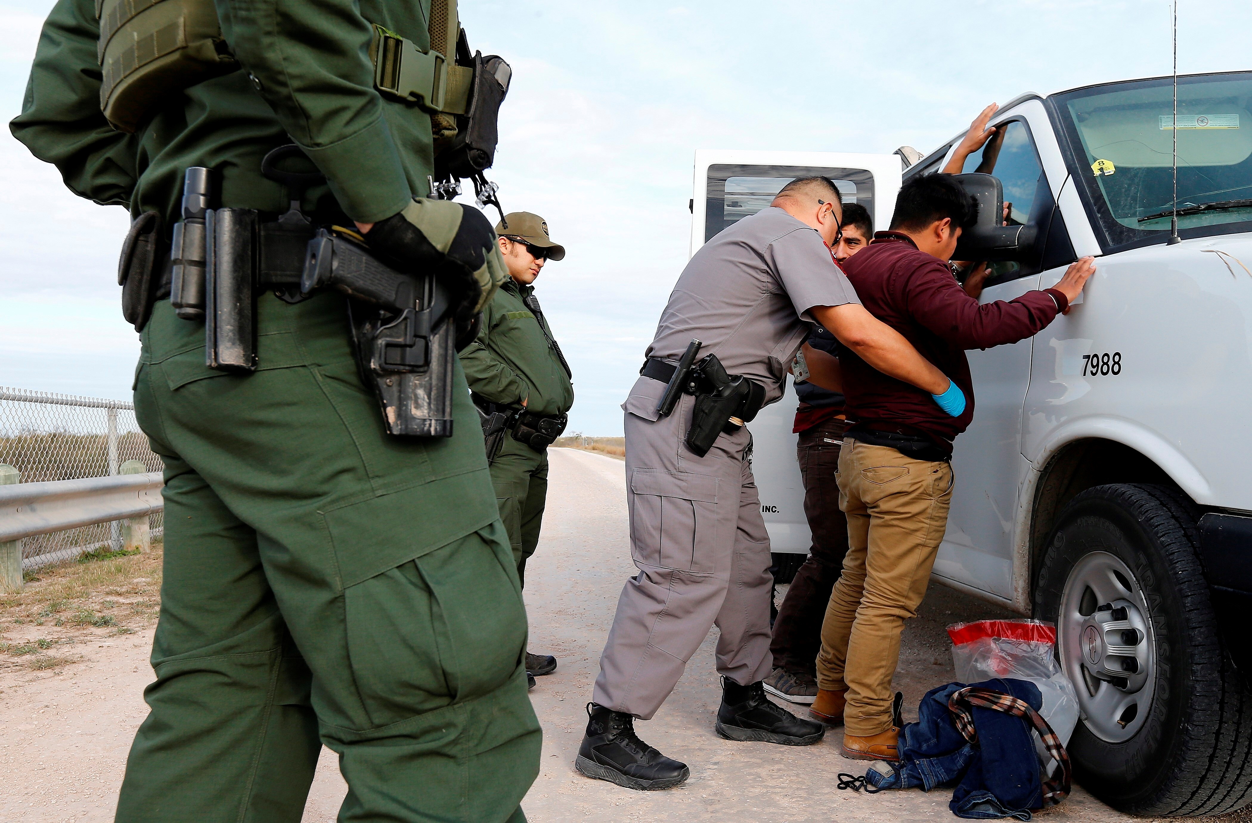 HRW denuncia más de 160 casos de mala conducta y abuso a migrantes en EEUU