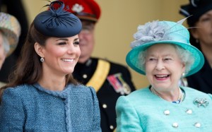 La reina Isabel II confía en que Kate Middleton podría ser su sucesora