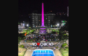 Obelisco de la Plaza Francia de Caracas se iluminó de rosado contra el cáncer de mama (Video)