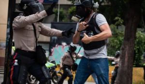 SIP denunció que policías venezolanos “están a la caza” de periodistas