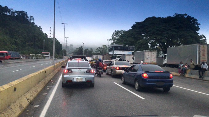 Usuarios reportan que autoridades exigen salvoconducto en puntos de control para ingresar a Caracas #5Oct