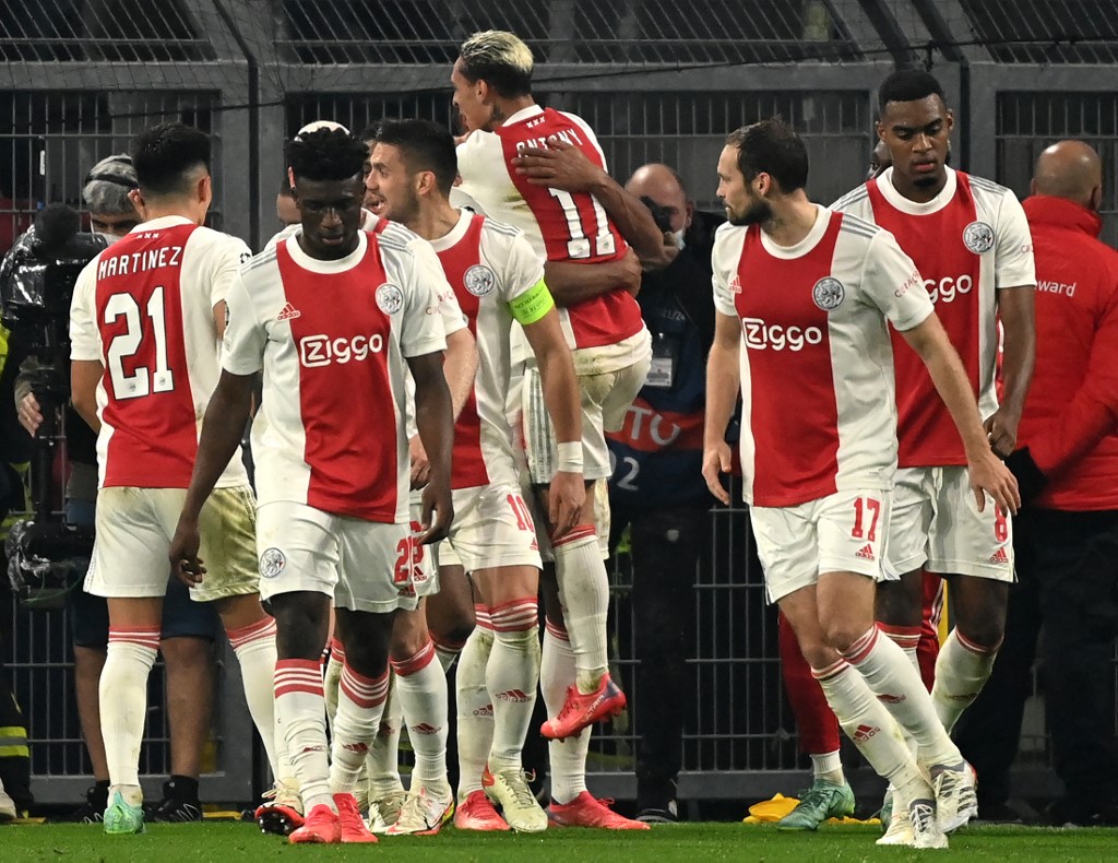 Ajax clasificó a la siguiente ronda y dejó en problemas al Dortmund