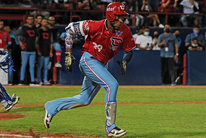 Cardenales castigaron al bullpen de Tiburones y los dejaron en el terreno