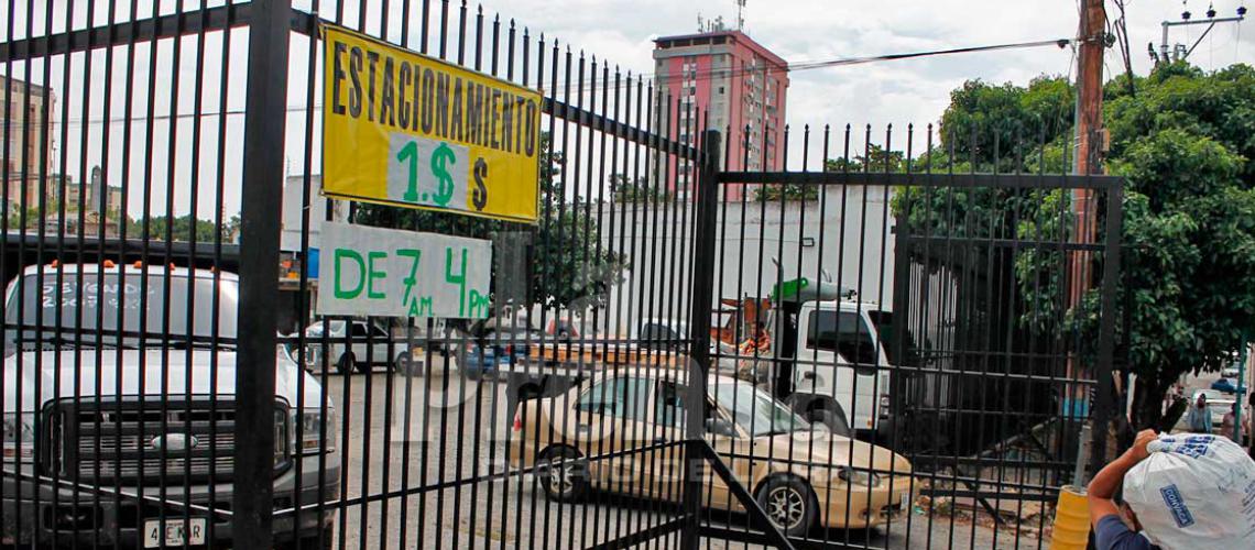 Estacionamientos vacíos en Barquisimeto: conductores prefieren dejar sus carros en la calle