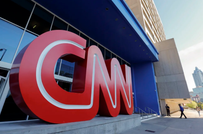 CNN suspendió operaciones en Rusia ante ley del régimen de Putin que amenaza con cárcel