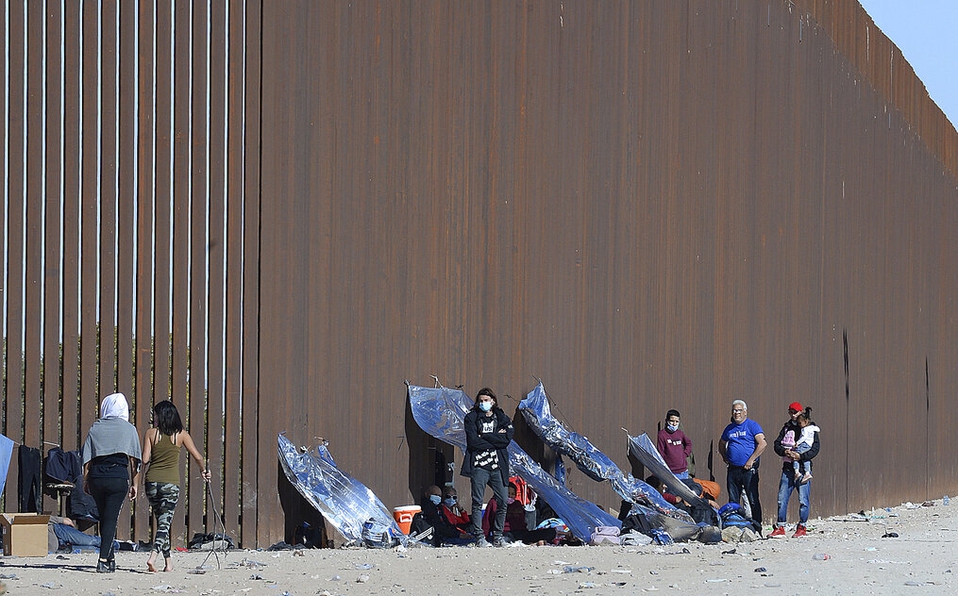 Gobernador de Arizona exigió a Biden mayor protección en la frontera con México por migrantes