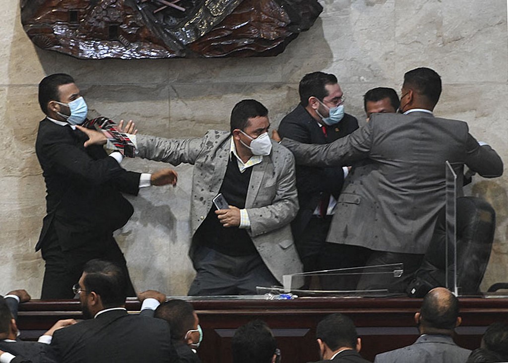 Congreso de Honduras inauguró legislatura entre golpes, gritos y rebelión (Video)