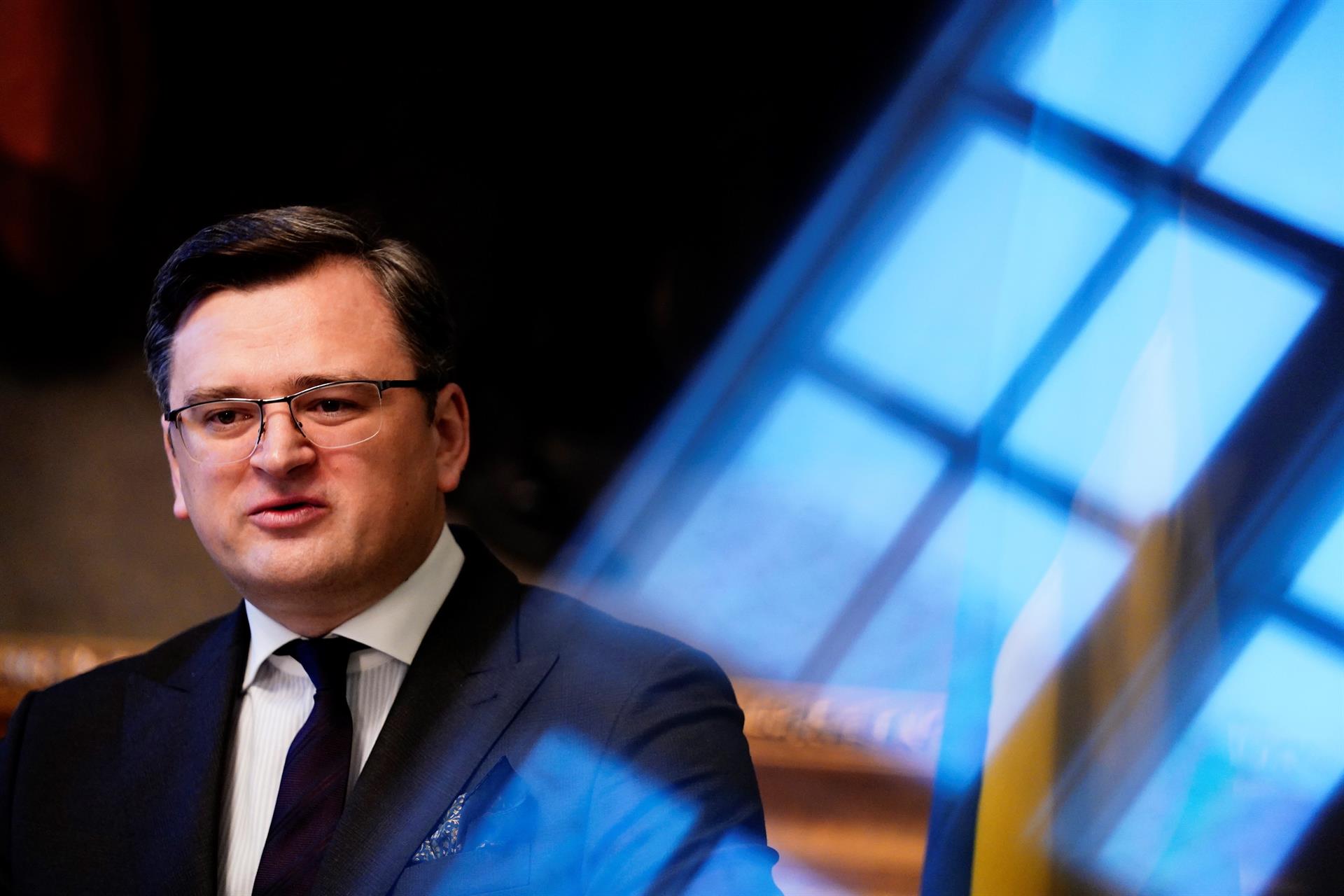 Ucrania se prepara para “cualquier escenario”, dice ministro Exteriores