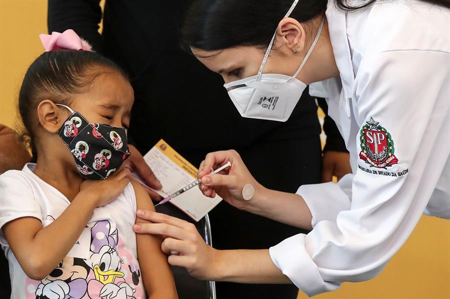Bolsonaro dificulta la vacunación antiCovid-19 de niños en Brasil
