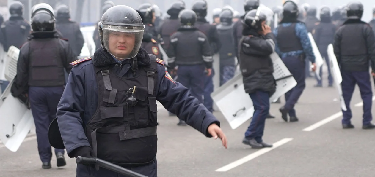 Caos, muerte y tropas rusas en Kazajistán: las fotos de las violentas protestas que tienen en vilo al Kremlin