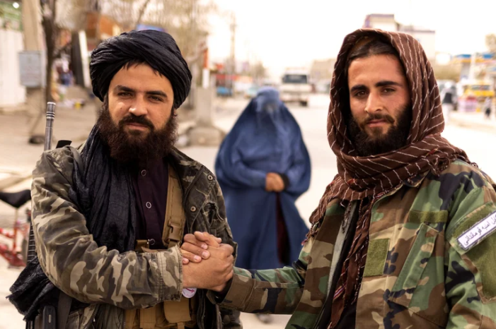 Informe detalla las violaciones colectivas, palizas y expulsiones que sufre la comunidad Lgbt en Afganistán por talibanes