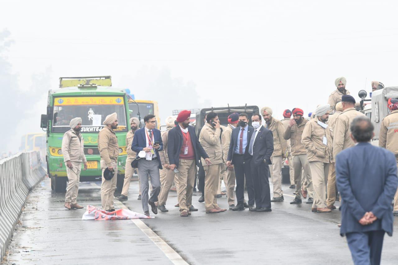 El primer ministro de India quedó atrapado en una carretera por una protesta (FOTOS)