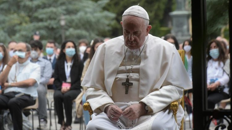 El papa Francisco suspende los ejercicios espirituales con la Curia romana por la pandemia