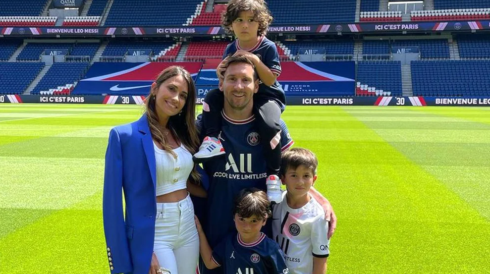 La vida cotidiana de Messi en París: Paseos, cenas familiares y gestos con empleados del PSG